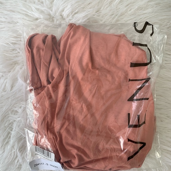 NIP VENUS cold shoulder side tie top - Picture 10 of 11